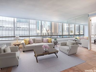 870 United Nations Plz APT 7B