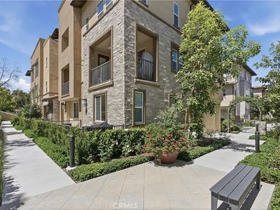 40 Sanctuary Ln