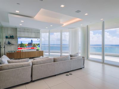 16047 Collins Ave APT 3204