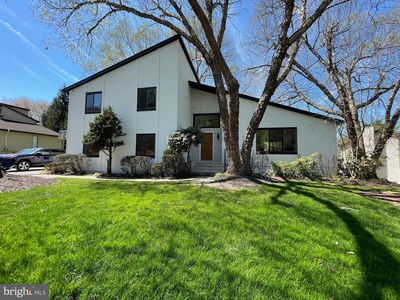 3747 Greenway Ln