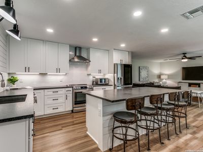 7619 Valley Trails St