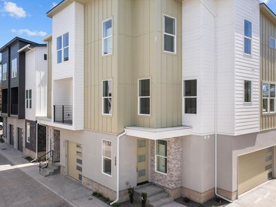 509 E Violets Cove Ln