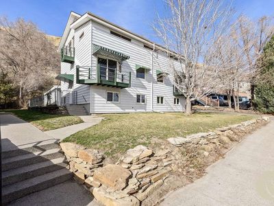 1923-1925 Burnstead Dr