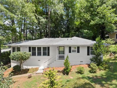 220 Woods Dr NE