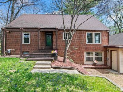 820 W Lake Shore Dr