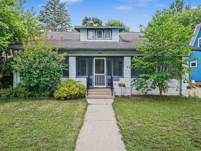 1019 E Park Dr