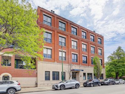 2525 N Sheffield Ave APT 2C