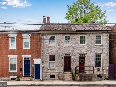 19 N East St
