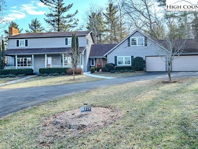 1352 Ravens Ridge Circle