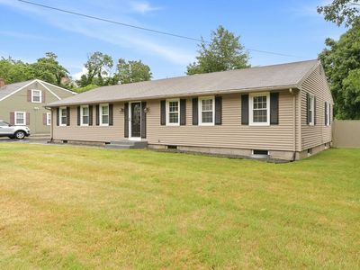 588 Newport Ave