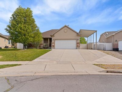 949 E Chris Cir