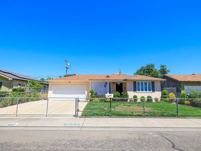 1652 E Regal St