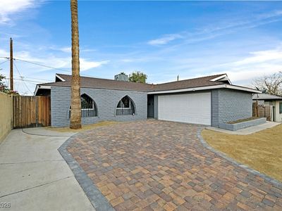 4516 E Flamingo Rd