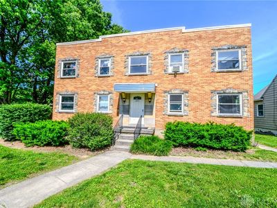 2833 Crescent Blvd