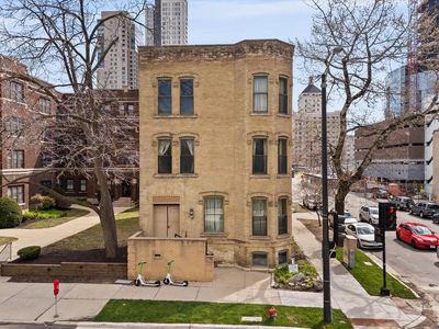 802 North Van Buren STREET