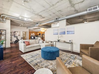 1901 Post Oak Blvd APT 303