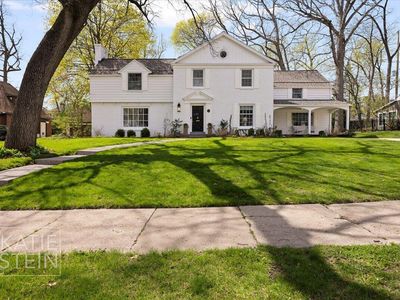 833 Gladstone Dr SE