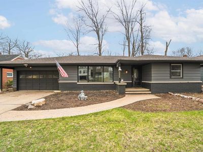 1043 East MELROSE AVENUE