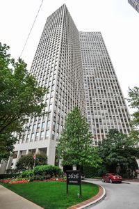 2626 N Lakeview Ave APT 3609
