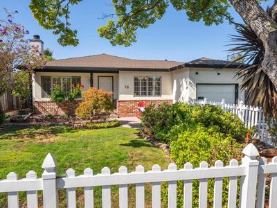 10 Greenwood Ln