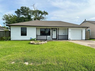 13222 Emporia St