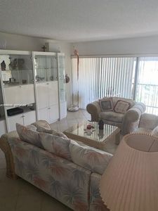 303 Racquet Club Rd APT 206