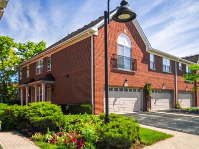 974 Kensington Dr