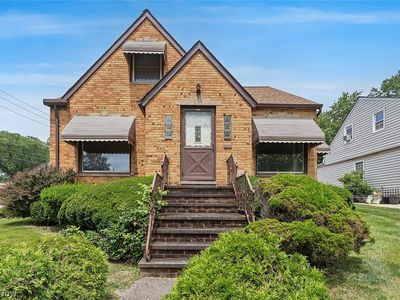 Property at 7506 Briarcliff Pkwy, Middleburg Heights, OH