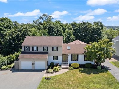 5 Carol Ann Rd
