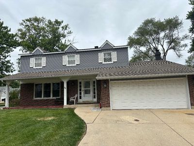 22 University Dr