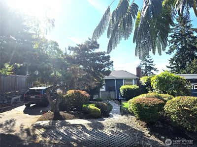 2569 NE 85th Street
