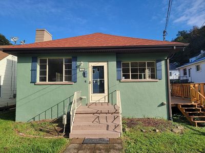 956 Woodward Dr