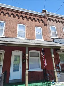 1019 E 4th St