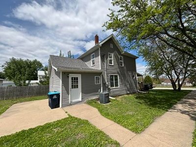 411 E Jayne St