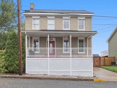 214 S High St