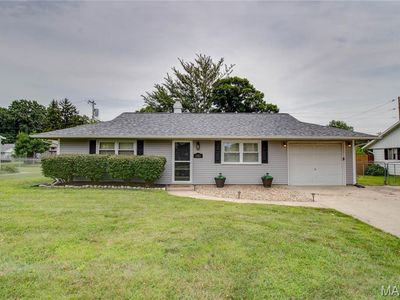 Property at 102 Saint Joseph Dr, Godfrey, IL
