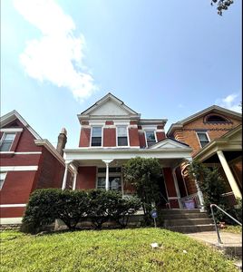 706 Maple Ave