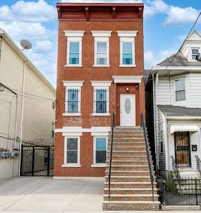 281 Forrest St