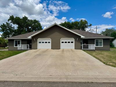 704 4th Ave W