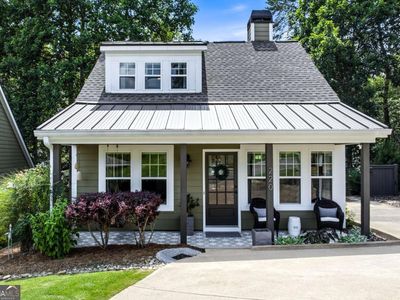 220 Lakeside Dr