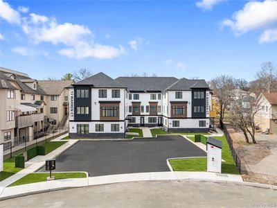 15 Warren Court #314