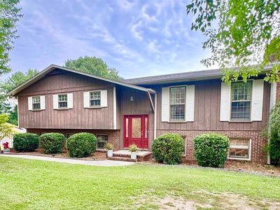 910 Brentwood Dr NE