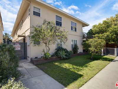 4253 S Centinela Ave