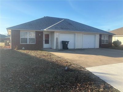 905/907 NW Willow Dr