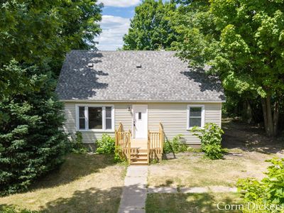 457 Booth St