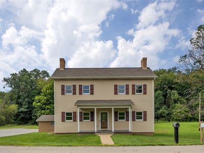 690 Lakeview Dr