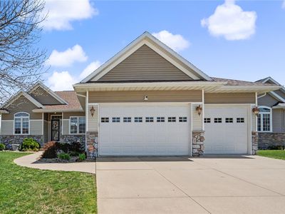 Property at 325 N 16th Ave, Hiawatha, IA