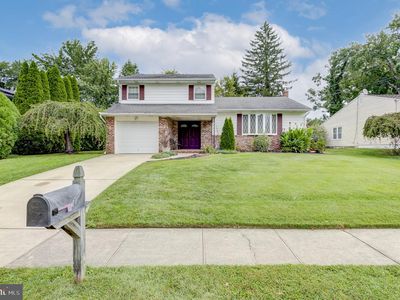 Property at 10 Pasadena Dr, Hamilton, NJ