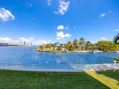 2841 NE 163rd St APT 215
