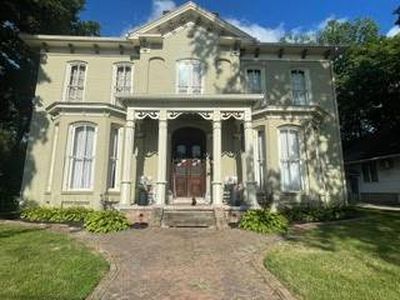 328 N Elliott St